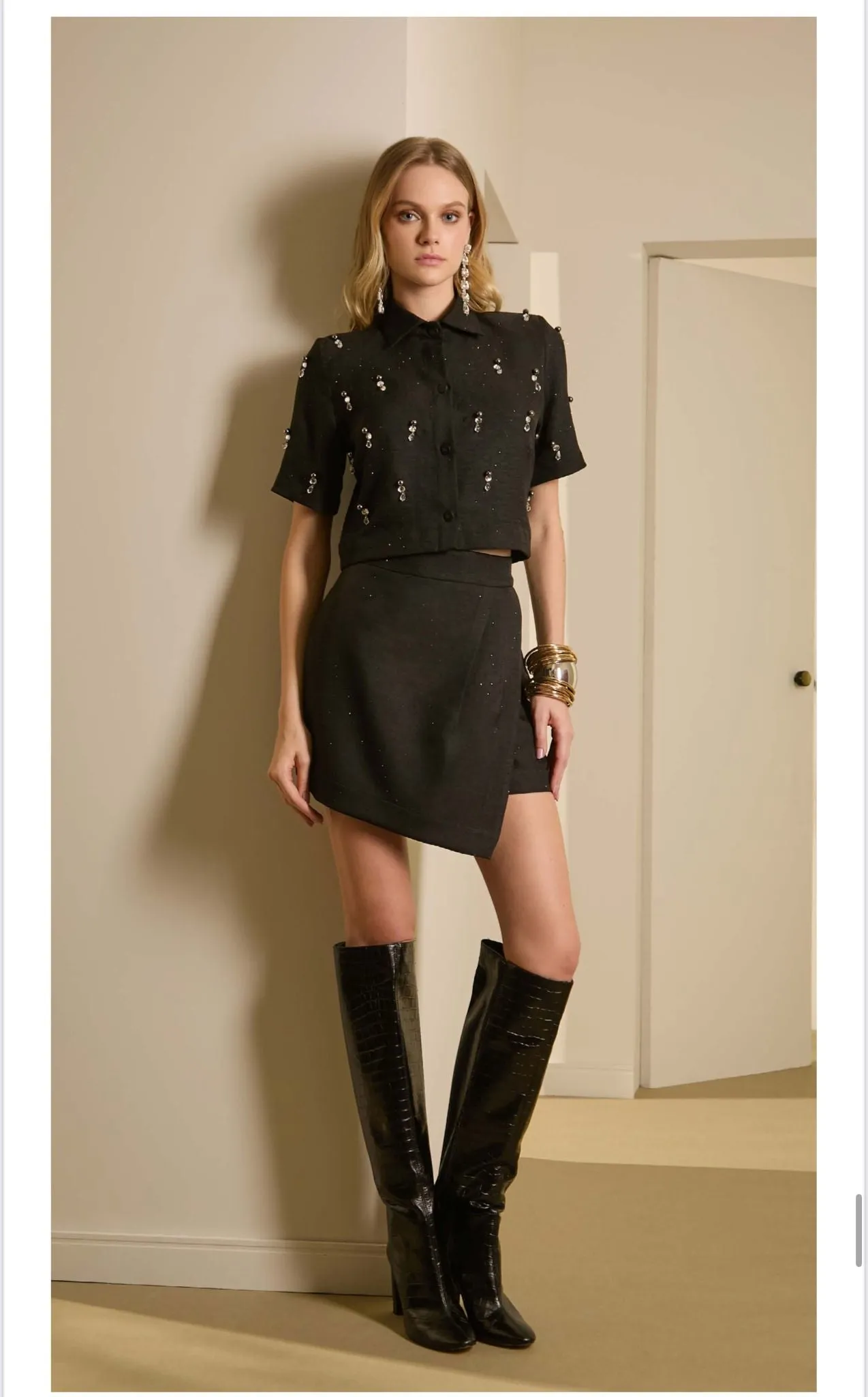 Isa Paes - Tailored Set with Cropped Shirt